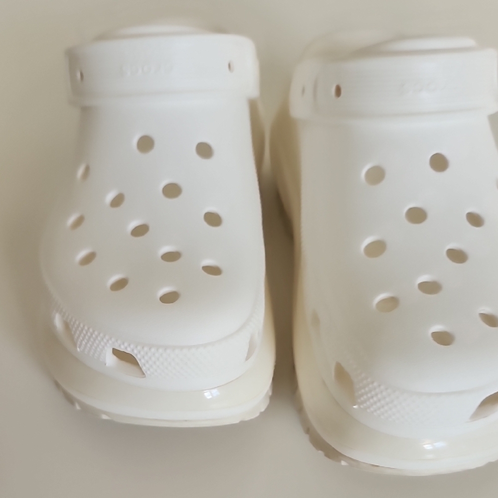 Platform Crocs - image 8